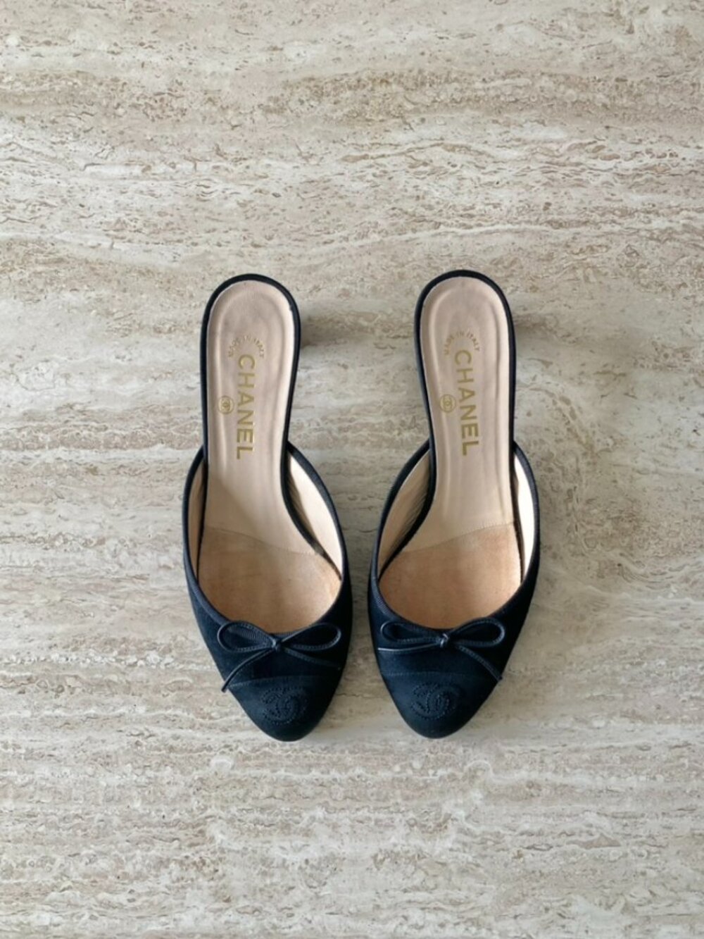 Vintage Chanel CC Bow Cap Toe Kitten Heel Mules